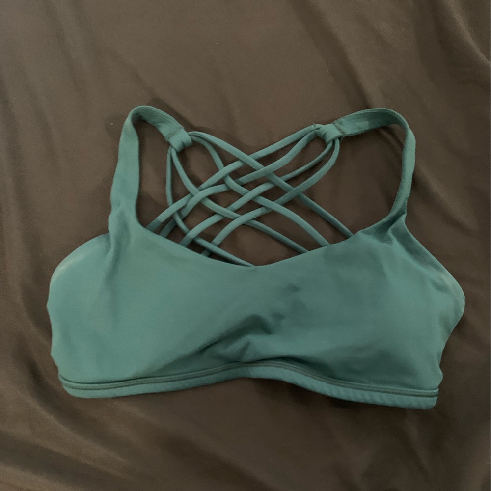 green lululemon sports bra
